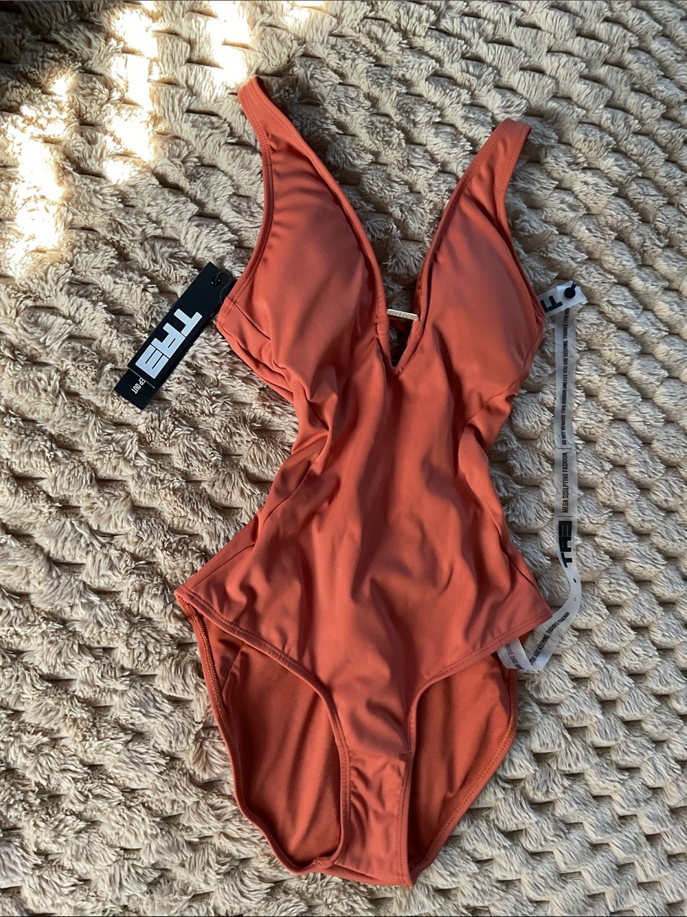 TA3 Baked Clay One-Piece Swimsuit plungley triangle XS SHORT
NWT/returns